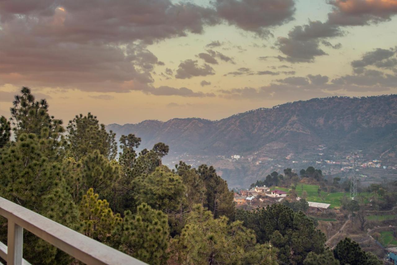 カソーリ Hillcrest Heights Bed & Breakfast エクステリア 写真
